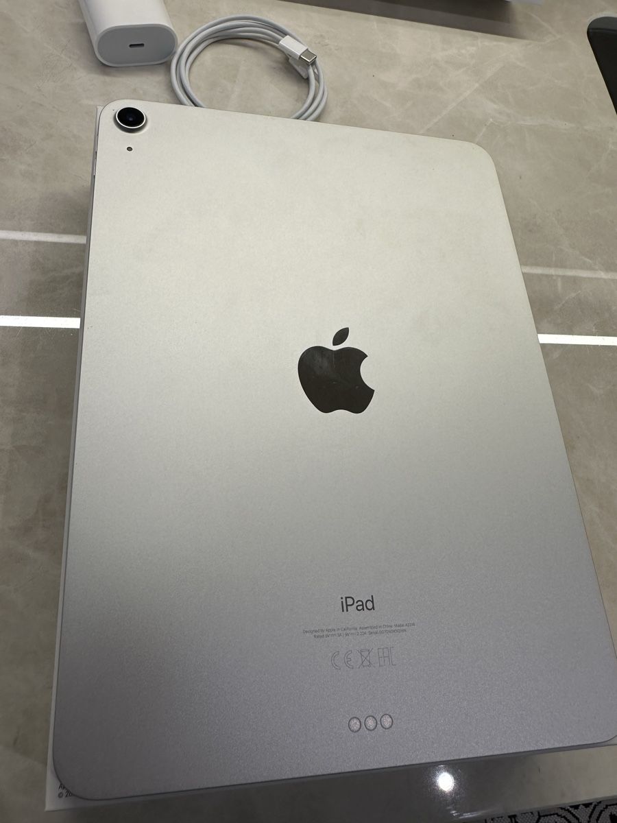 Apple Tablet PC: iPad Air (4th Generation) Wi-Fi, 64GB – Usato da Uzwil venduto da Old_fashioned 1
