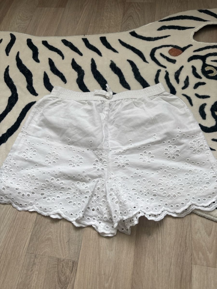 Pantalons: Shorts 146 weiss Mädchen – D'occasion à Basel par ana_2yvd