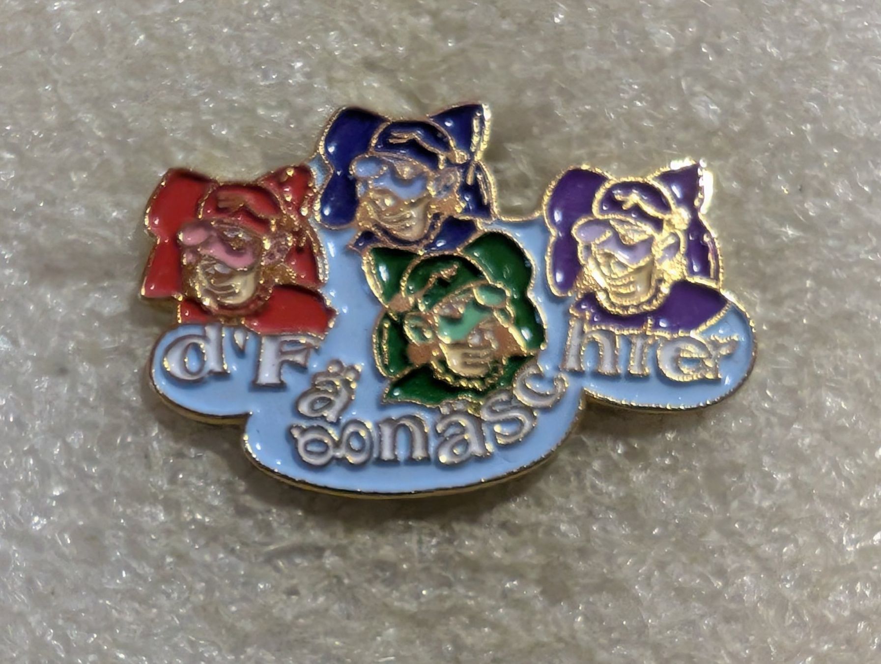 Placchette & Badge: Ansteckpin 42: d' Fägnäschter – Usato da Oppligen venduto da Pin-Fall-Shop