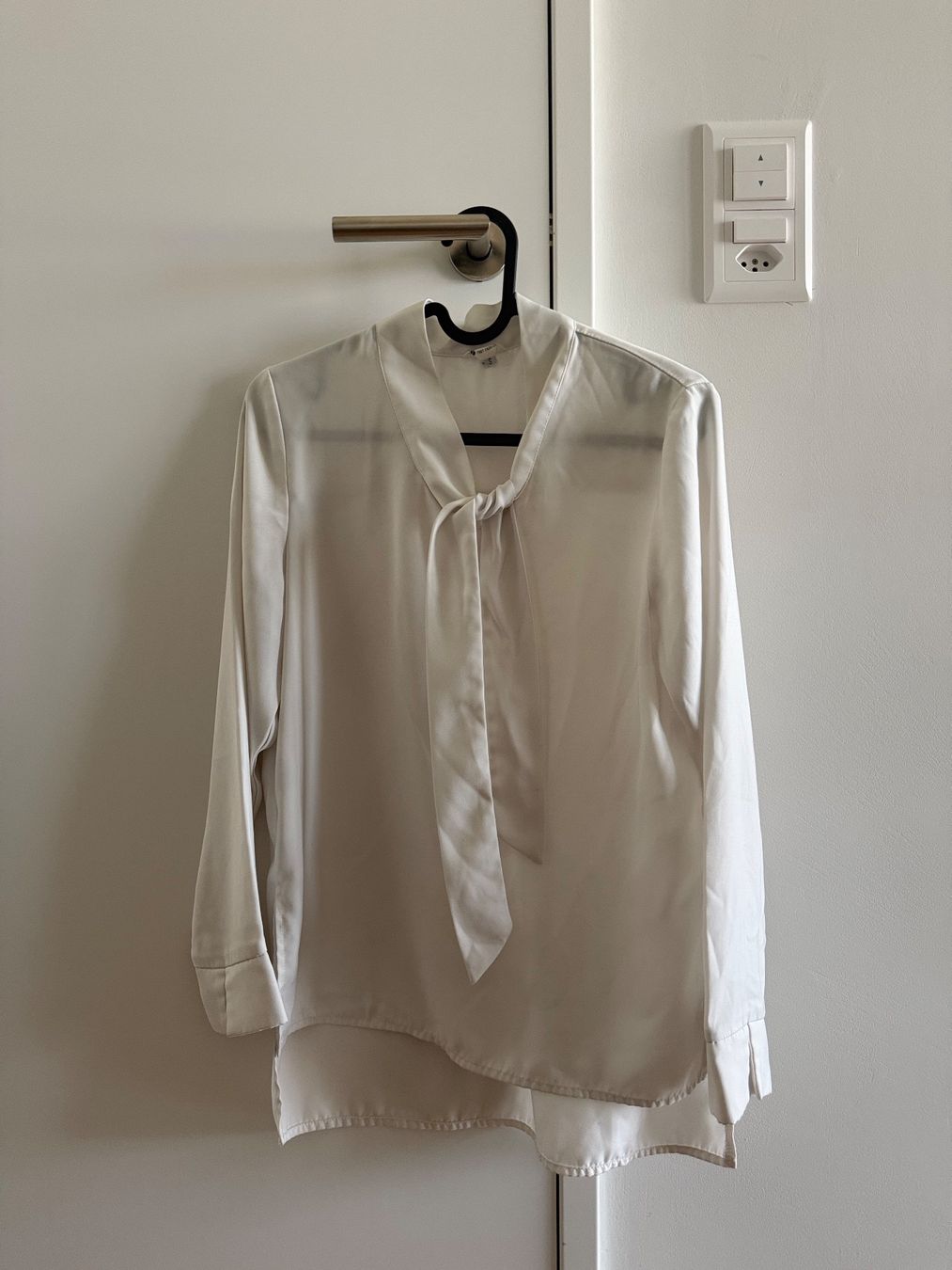 Blusen: Blouse with tie neck white size S – Gebraucht aus Dübendorf von zhe_69pd 3