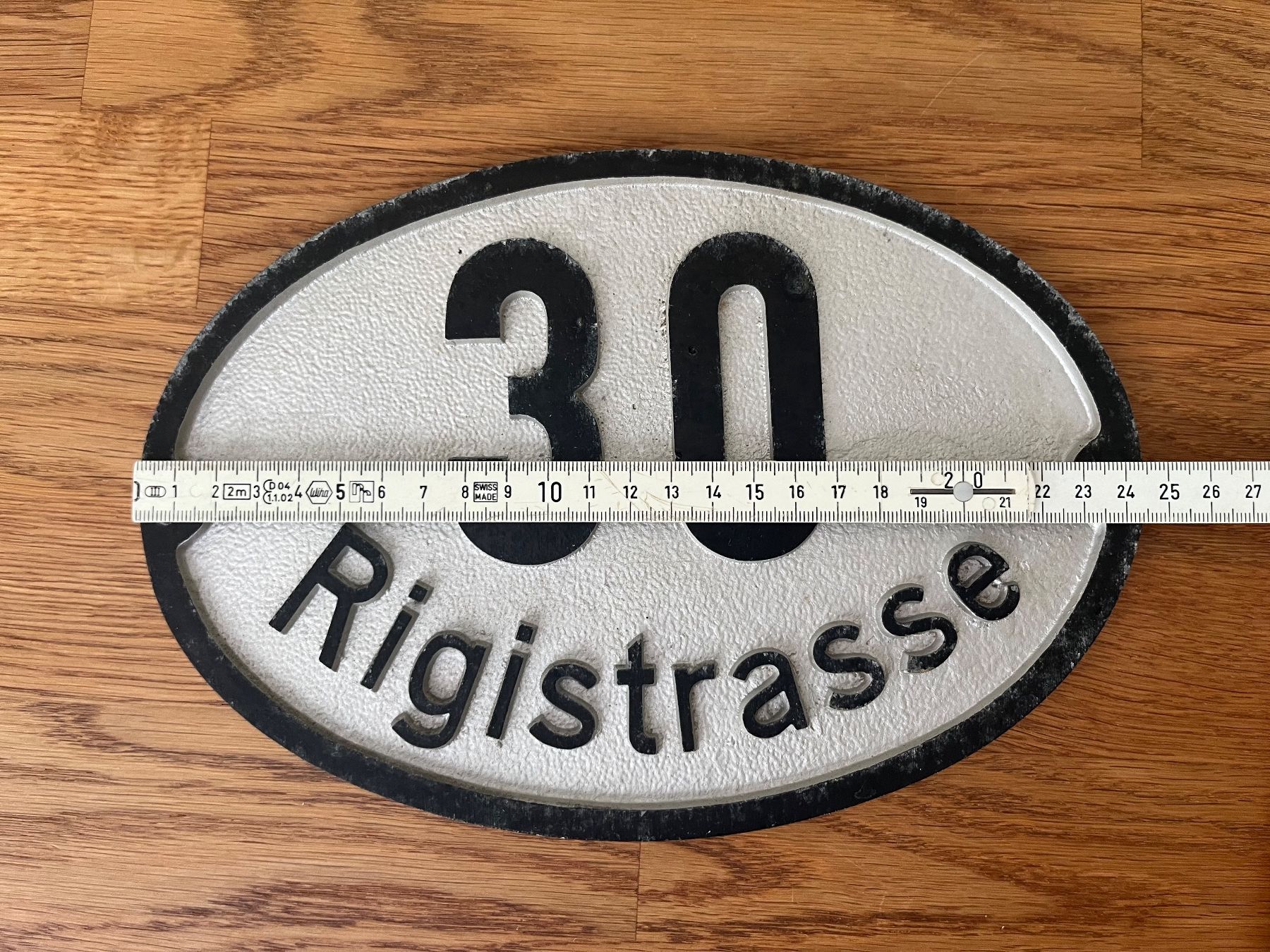 Insegne: Hausnummer 30 Rigistrasse Schild oval silbern – Usato da Sursee venduto da abcdxyz 1