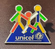 S507 - Pin Kinder Familie unicef