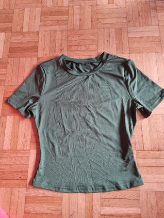Dunkelgrünes T-Shirt, Grösse XS- Perfekt für den Sommer!