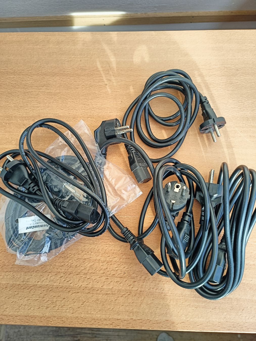 Cavi: 6xNetzkabel mit Schuko Stecker – Usato da Steffisburg venduto da zulg03 2