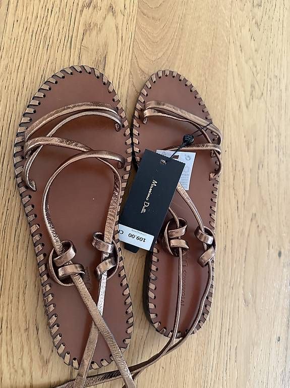 Chaussures femmes: Massimo Dutti new sandals 38!  – D'occasion à Wallisellen par Marij1986 1