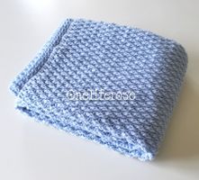 Handgestrickte Babydecke – 100 × 75 cm – Babyblau – Weiches