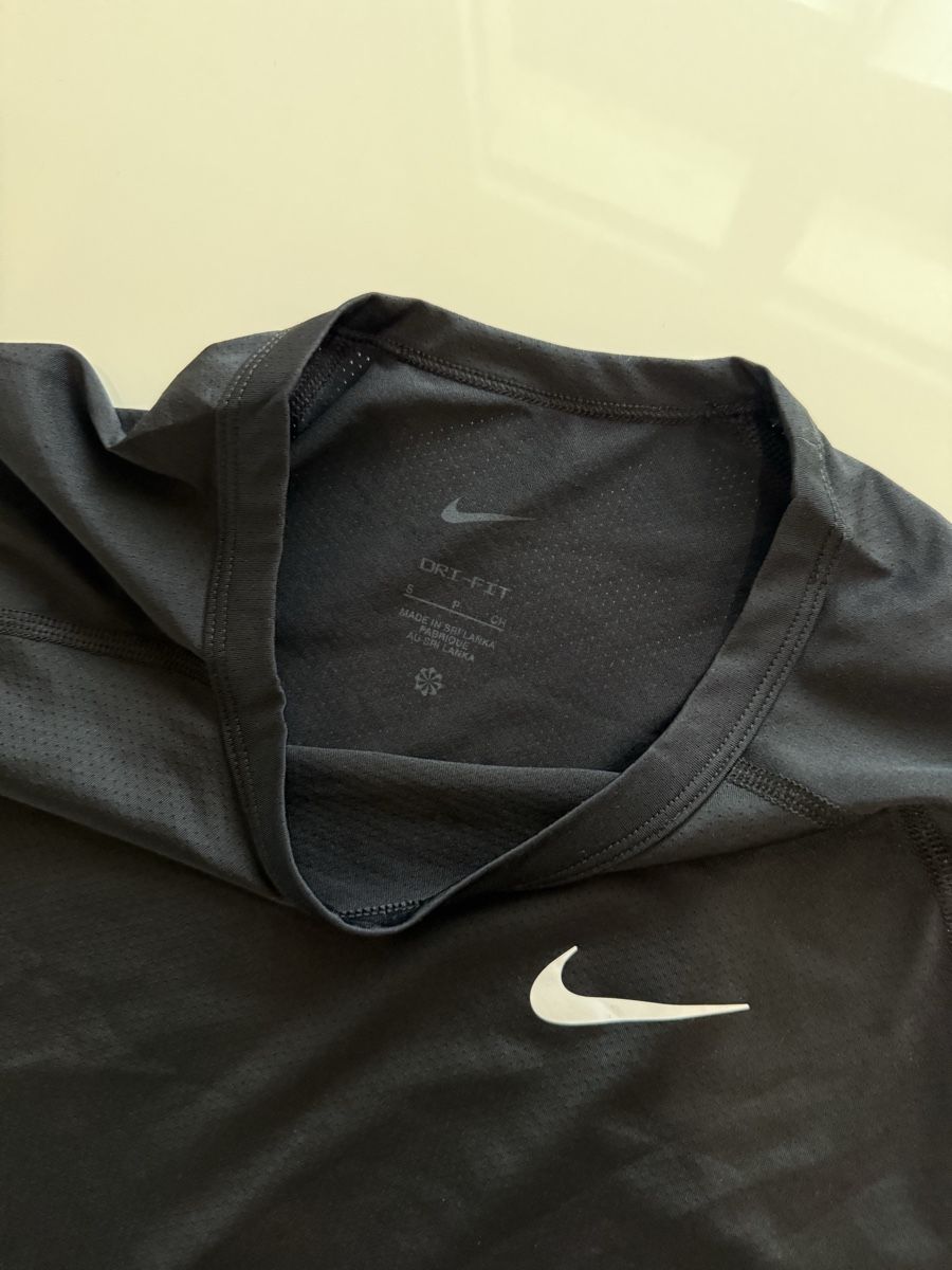 Nike Canottiere & Pantaloni: Nike Dri-Fit Shirt – Nuovo (secondo la descrizione) da Luterbach venduto da to.bey 1