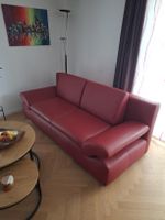 Neuwertiges Ledersofa Kirschrot mit Liegefunktion
