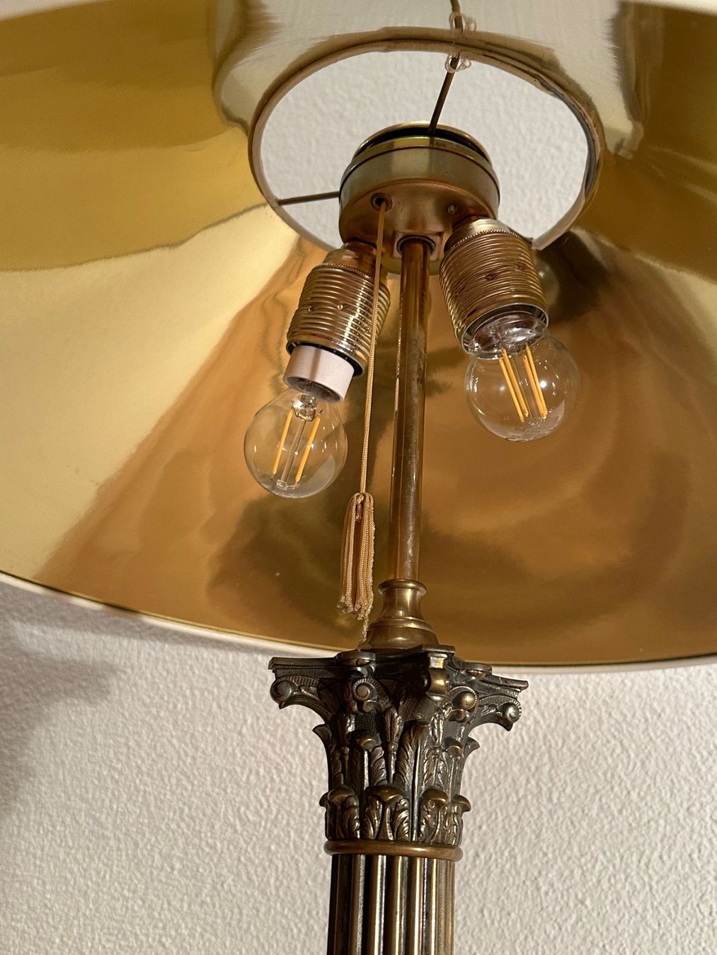 Lampade: Viktorianische Säulen-Tischlampe aus Messing – Usato da Luzern venduto da Fabian_Ni 5