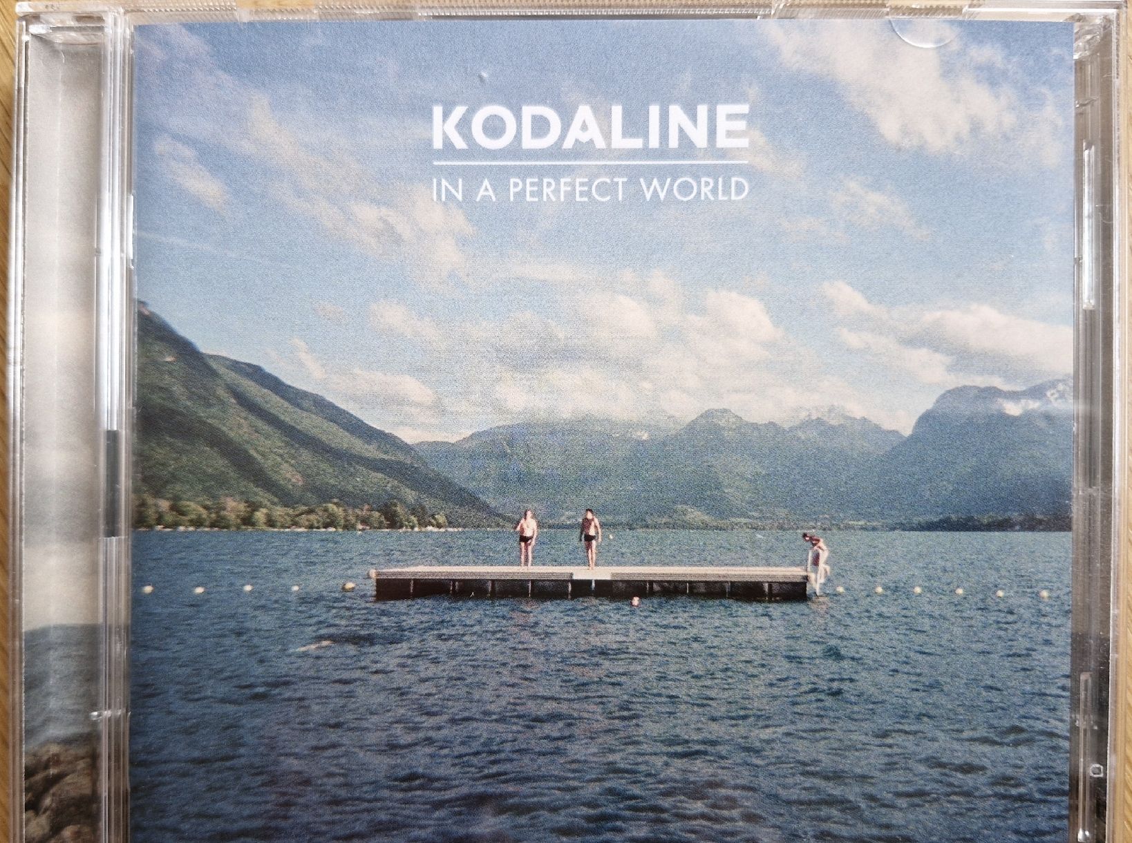 CD: Kodaline - In A Perfect World CD + DVD – Usato da Thun venduto da rinka3