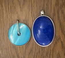 Zwei Anhänger Modeschmuck Blau Vintage