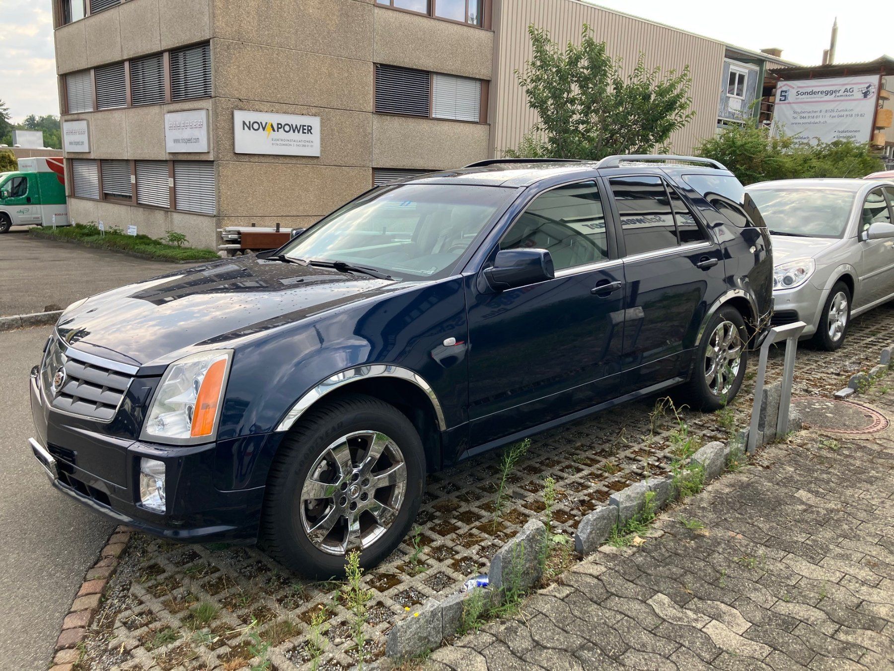 Cadillac Autos: Cadillac SRX V8, 4.6l, ab Platz – D'occasion à Zollikon par Jf56