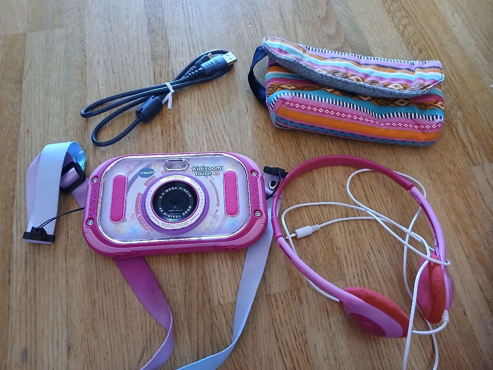 Vtech Fotocamera: Vtech Kidizoom Touch 5.0 Pink Kamera  Tasche & Kopfhörer – Usato da Münchwilen TG venduto da miwirz