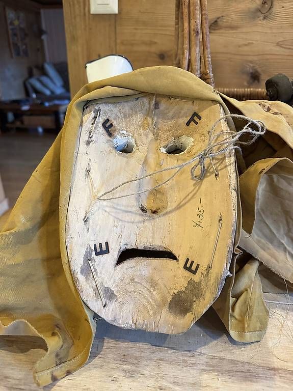 Autres antiquités ou arts: Holzmasken – D'occasion à Matten(St.Stephan) par ren_r8tw 3