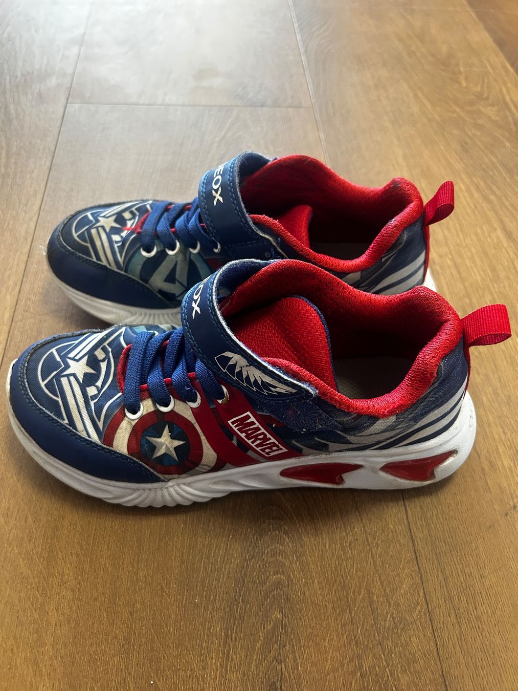 Geox Scarpe per ragazzi: Coole Geox Marvel Kinderschuhe mit LED  Grösse 35 – Usato da Regensdorf venduto da Spyke55 3