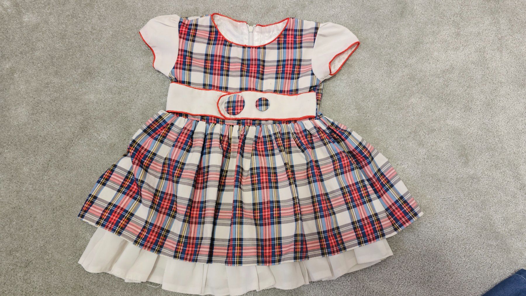 Vestiti & Gonne: Kleid Grösse 98 – Usato da Kriessern venduto da Bugggyyy