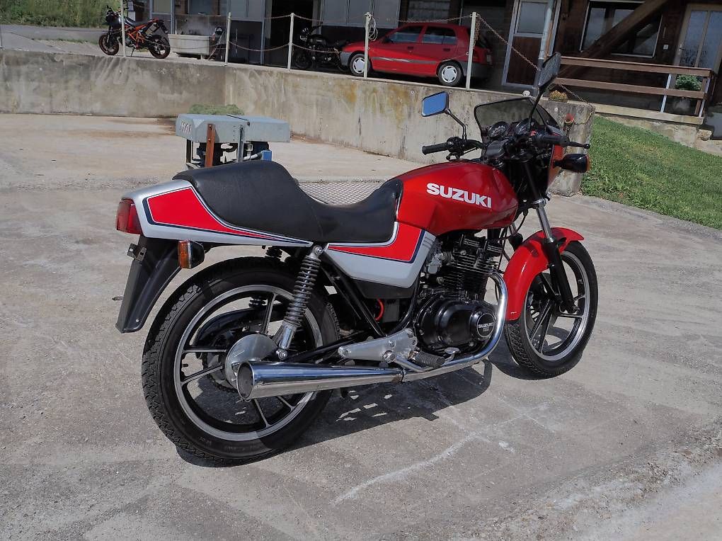 Suzuki Strada: Motorrad Suzuki GSX 250 – Usato da Schlosswil venduto da WueSve 1