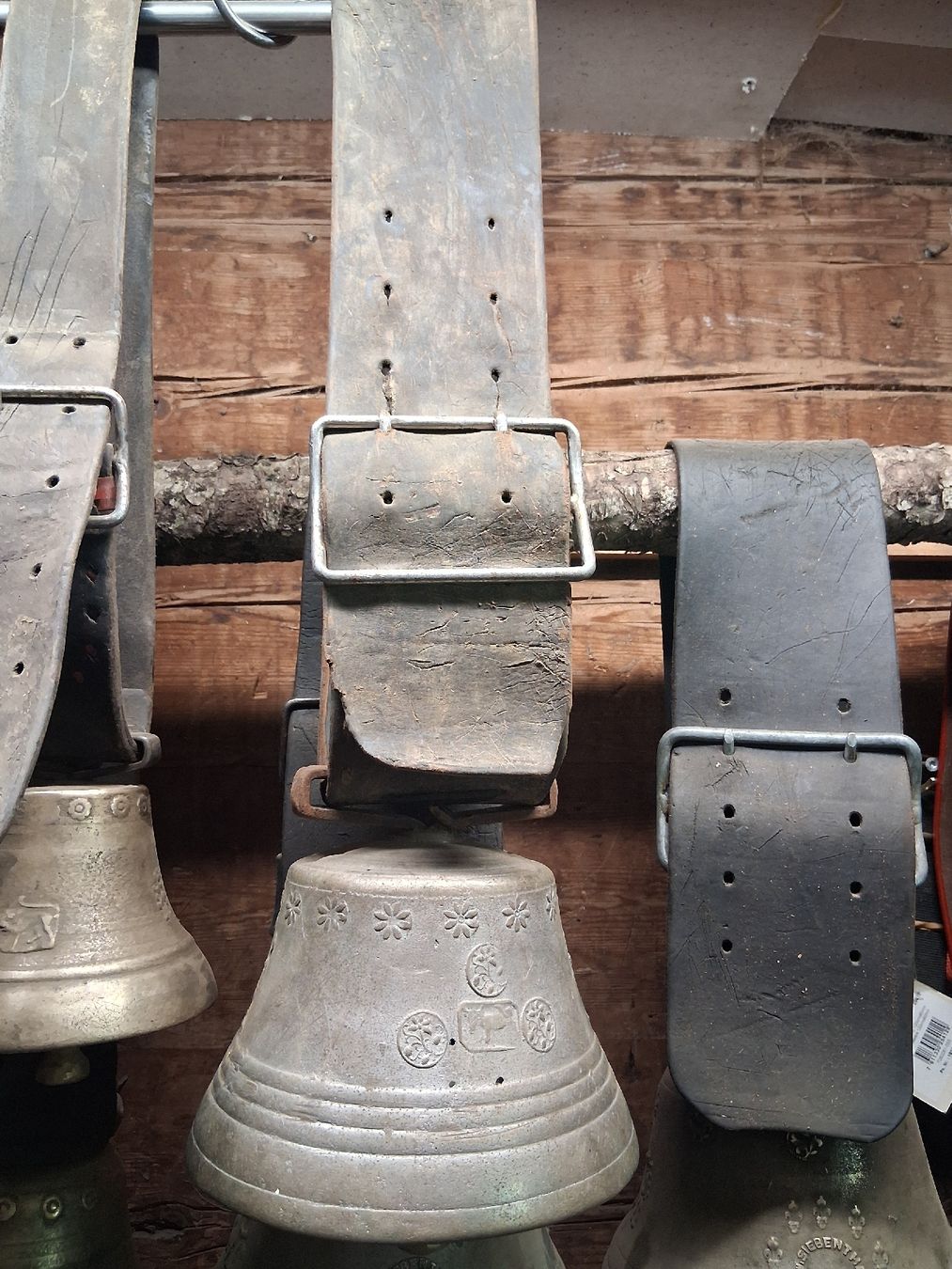 Cloches & sonnailles: Alte Glocke – D'occasion à Gstaad par Enzian93