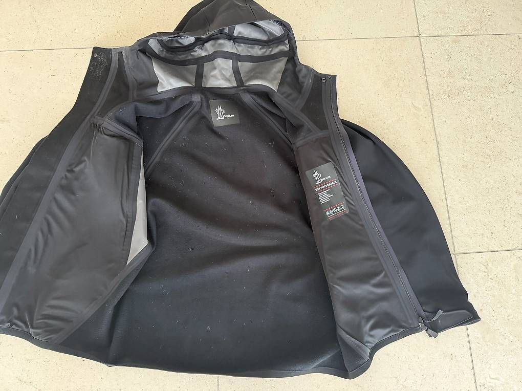 Giacche: Moncler Grenoble Skijacke XL  High Performance Shell – Usato da Bremgarten AG venduto da Armada 2