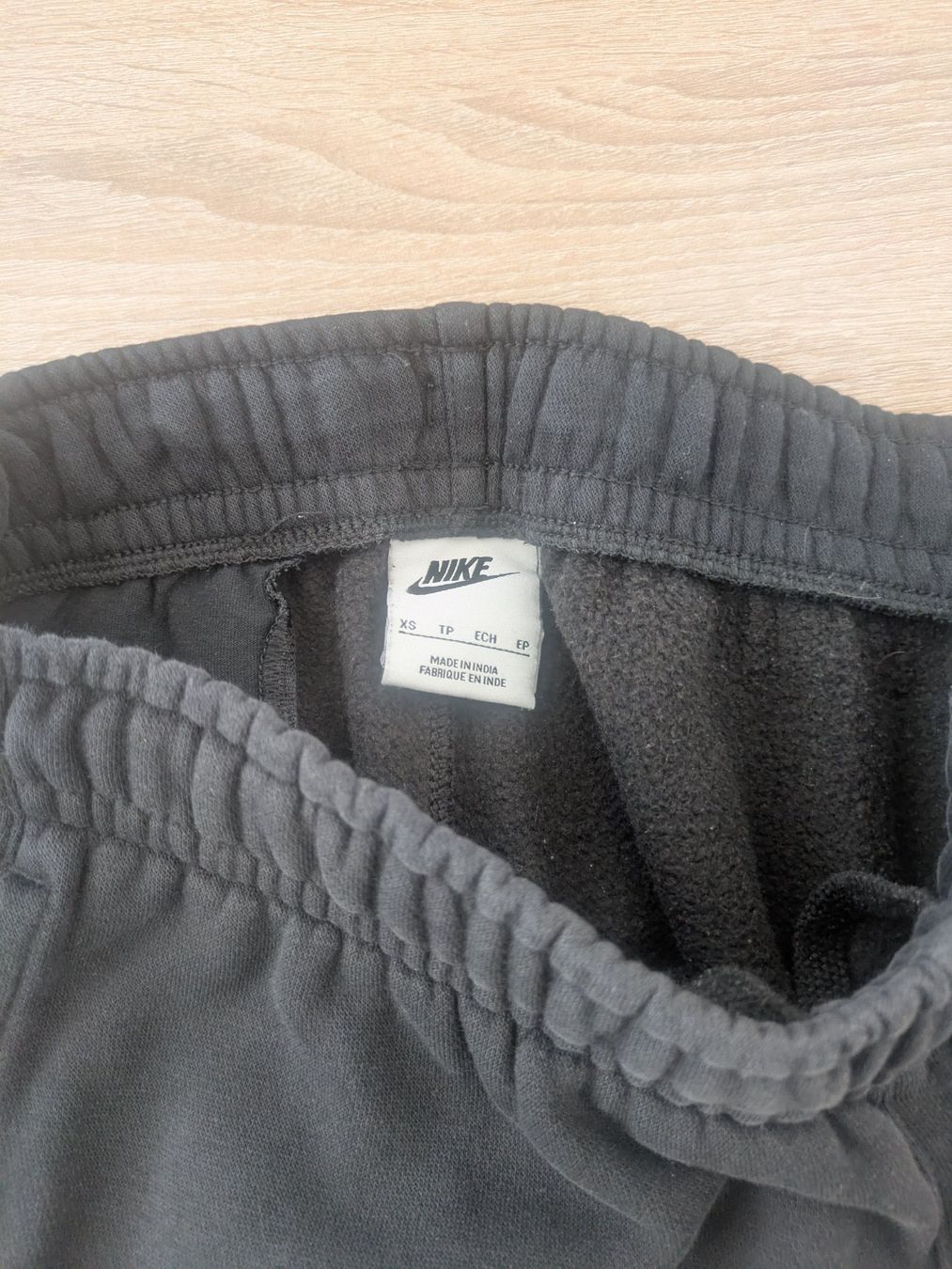 Nike Hosen: Nike Black Joggers Sweatpants Logo – Gebraucht aus Losone von AlpineLayer 2
