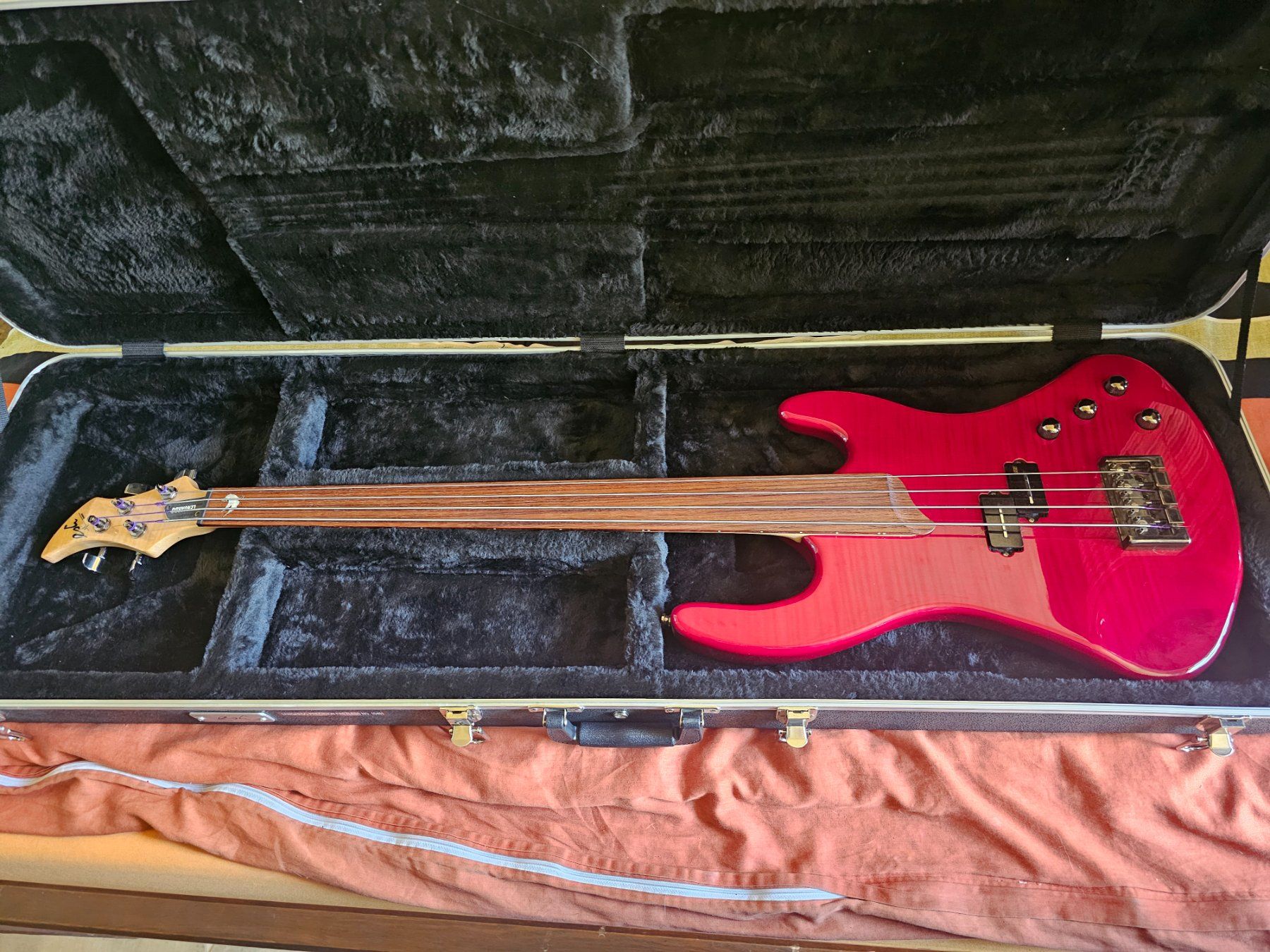 Strumenti musicali: Basso Lengardo Precision + Amplificatori e altro... – Usato da Gnosca venduto da .NUMA.