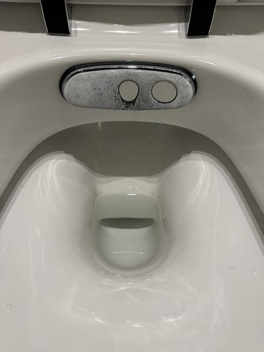 Geberit WC: Dusch-WC Balena 8000 ab CHF 1.00!!! – Defekt aus Wolfhausen von Hole-in-One 1