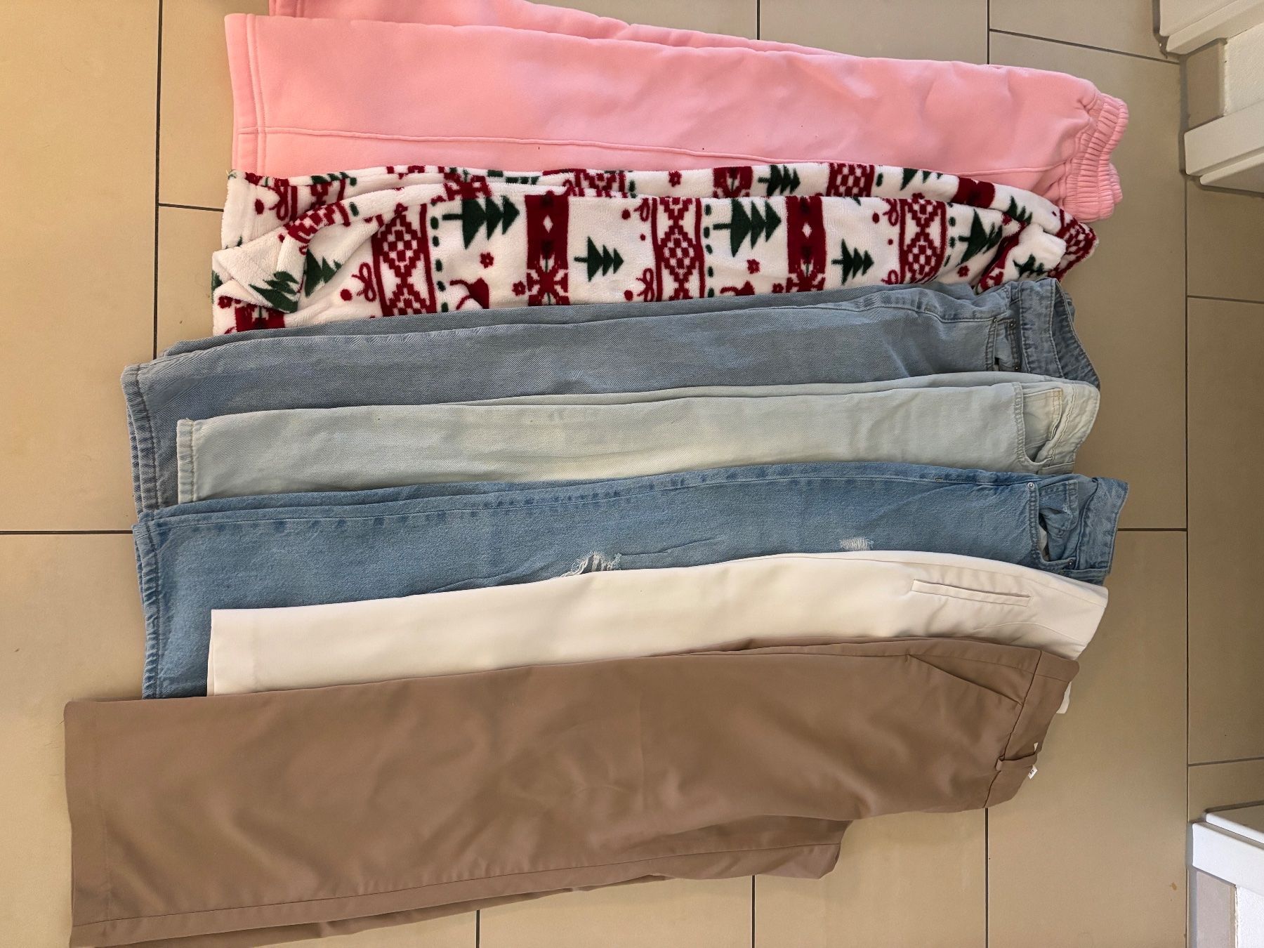 Kleiderpakete: Kleiderpaket Hosen und Röckli Gr36/small – Gebraucht aus Kaisten von Elsandy