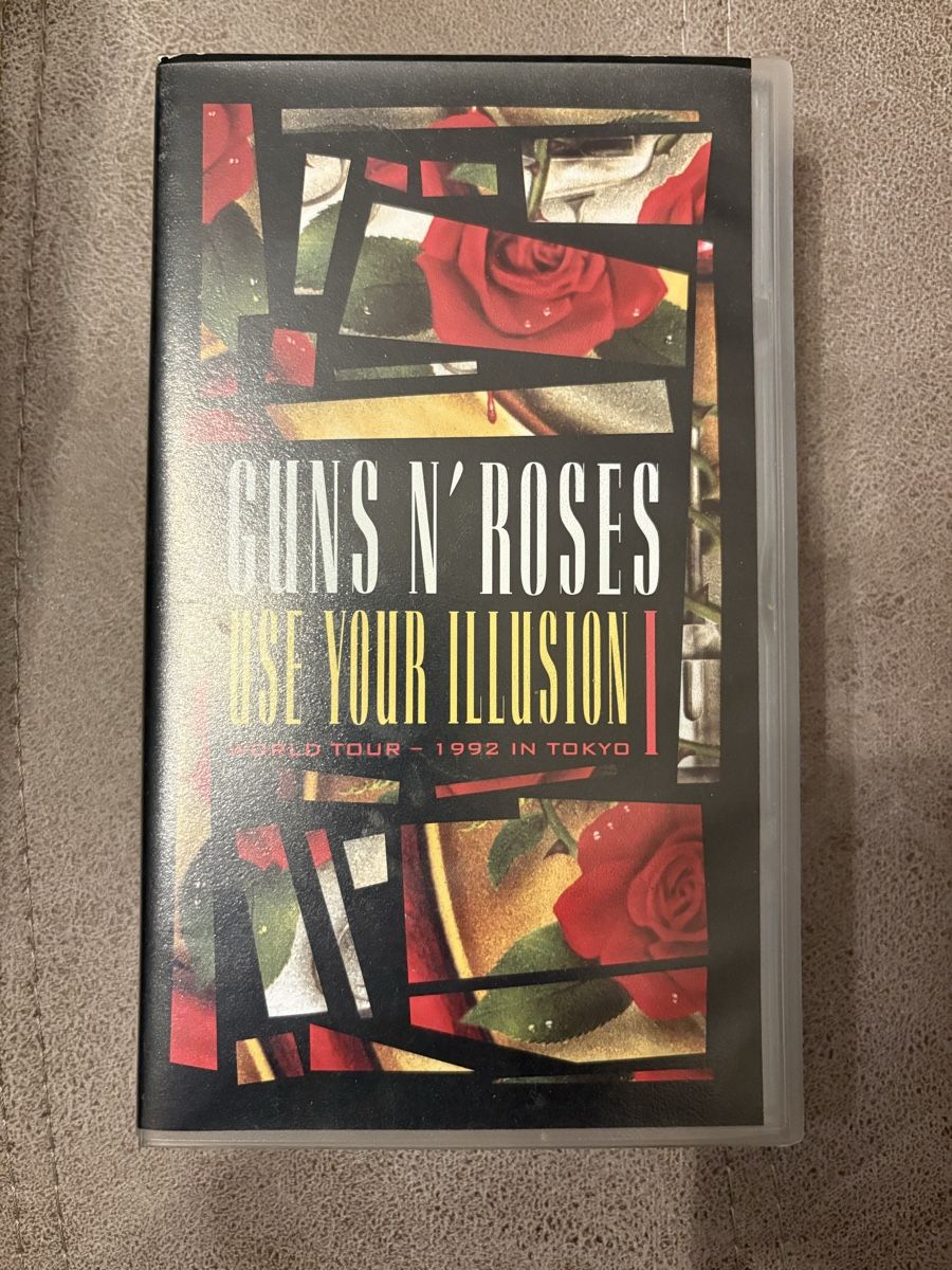 Tutti i VHS: VHS guns n‘ roses 1992 – Nuovo (secondo la descrizione) da Herzogenbuchsee venduto da warrior77