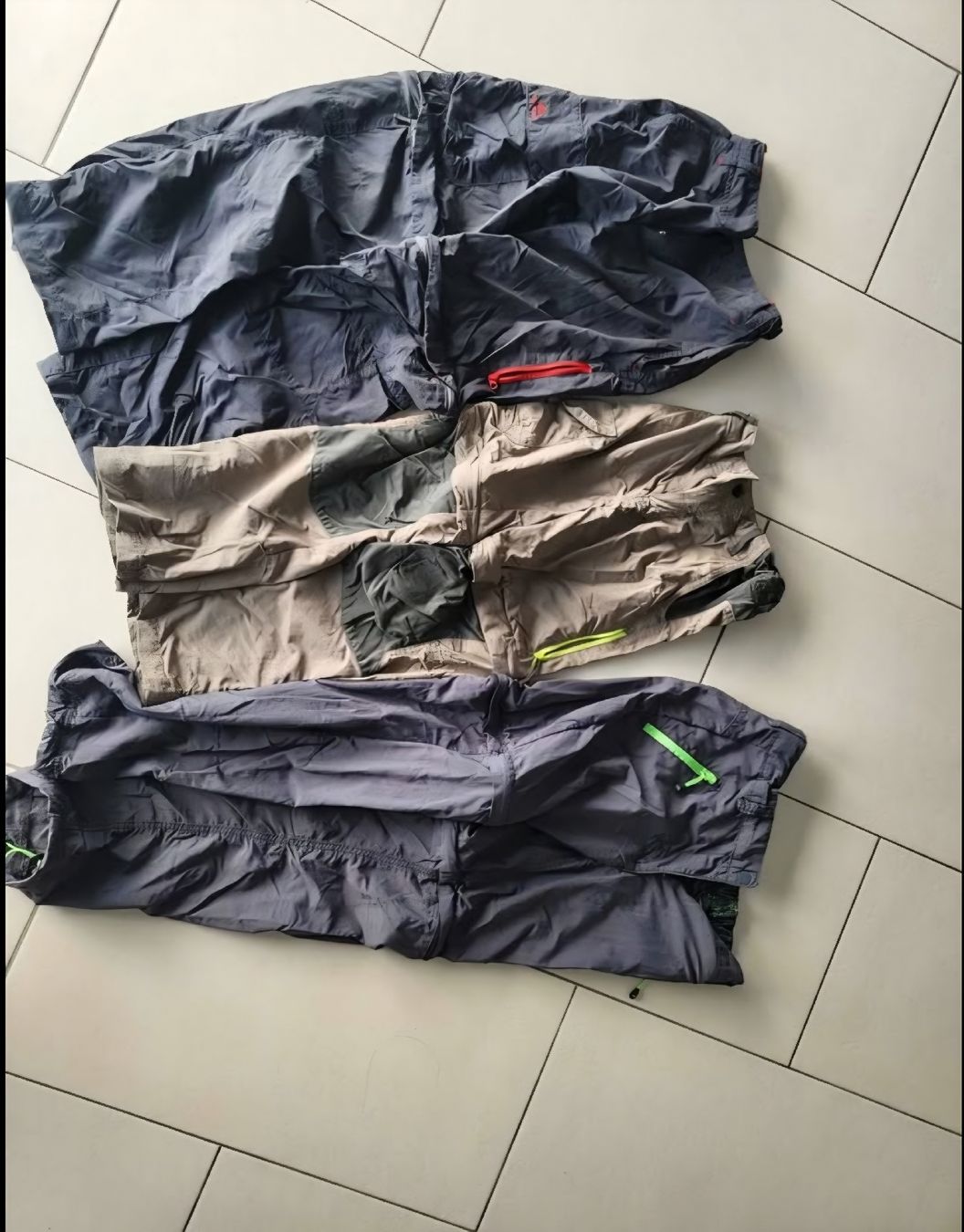 Pantalons: Plusieurs pantalons – D'occasion à Sion par kic_8zyh 1