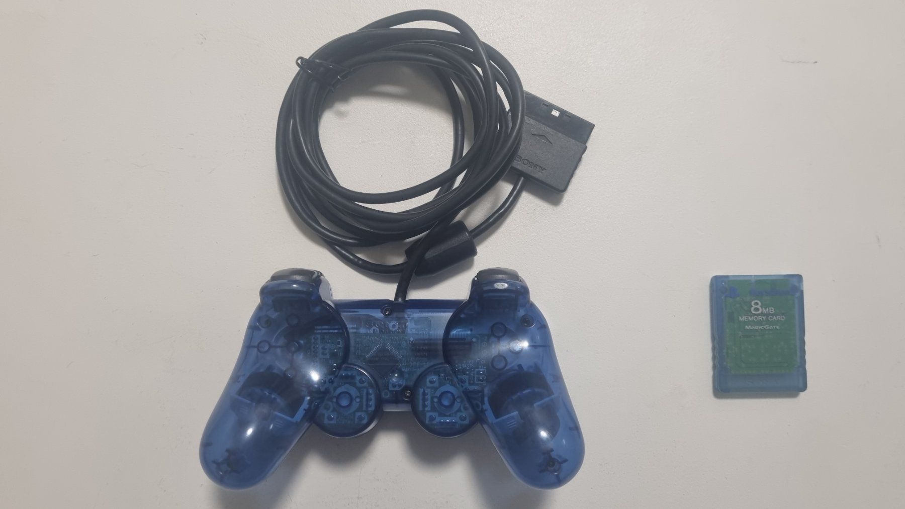 Sony Console: PS2 PlayStation 2 Controller + Memory Card blau Transparent – Usato da Birsfelden venduto da val_d9c2 3