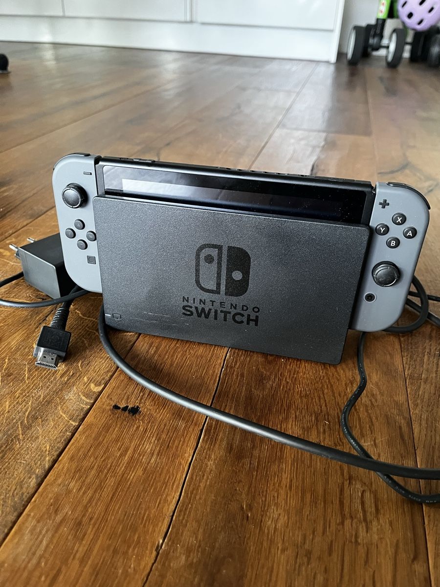 Nintendo Konsolen: Nintendo Switch Konsole – Gebraucht aus Luzern von tillifly 2