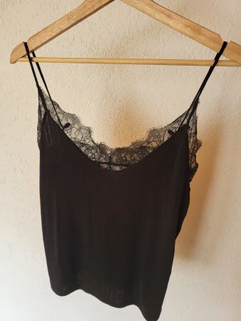 Schwarzes Top mit Spitze, Grösse 36, neuwertig