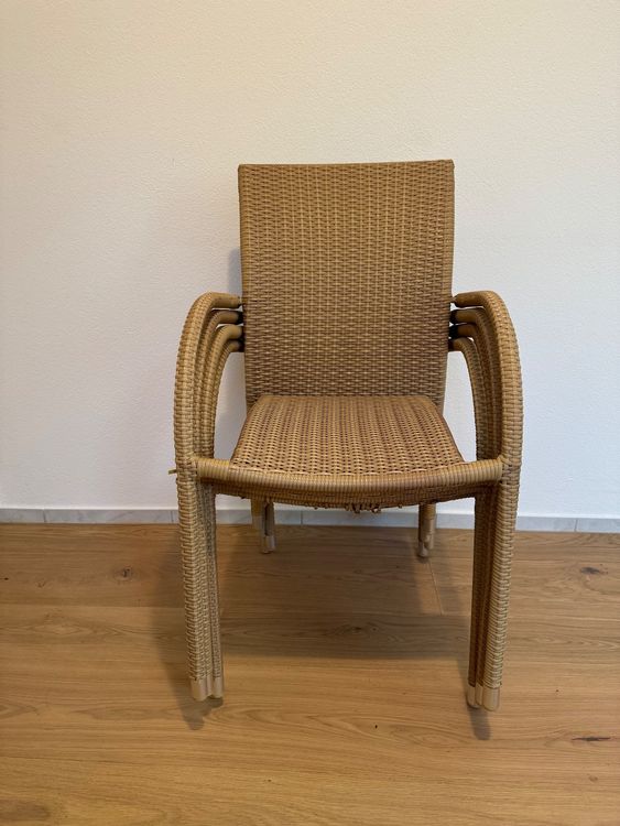 4 Gartenstühle Ratan, beige, stapelbar Kaufen auf Ricardo