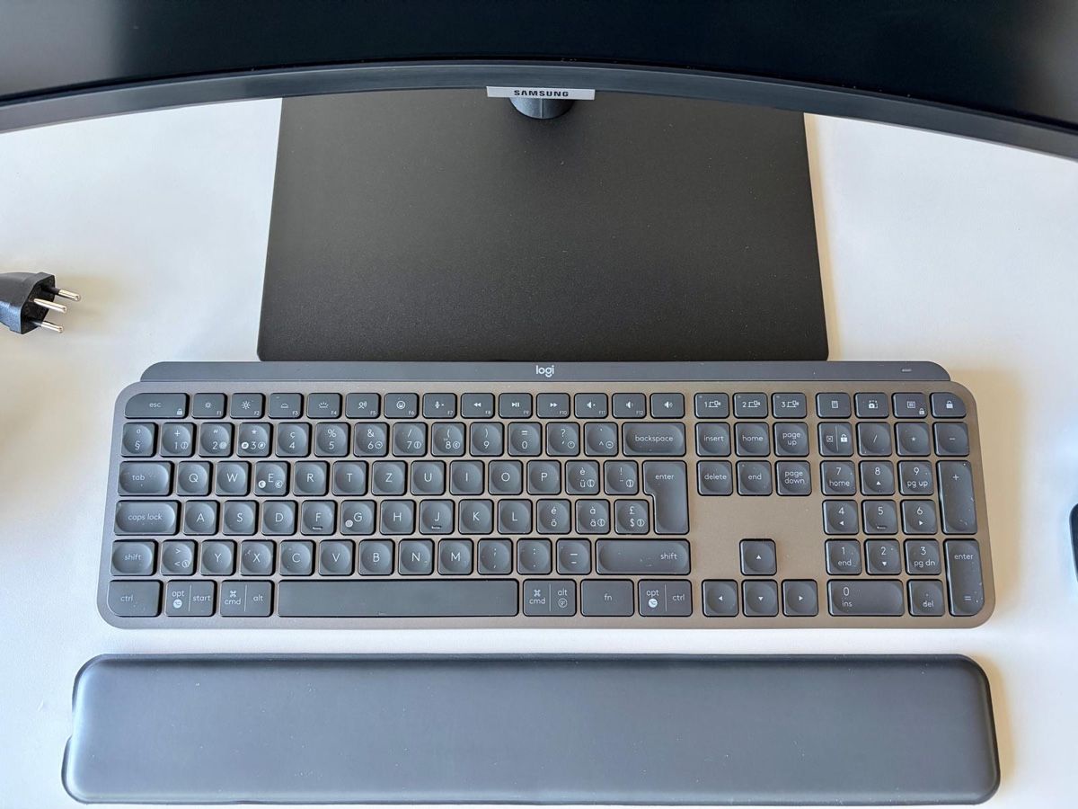 Samsung Monitor: Monitor mit Zubehör, Arbeitsplatz-Set – Nuovo (secondo la descrizione) da Eggenwil venduto da desibetschart 1