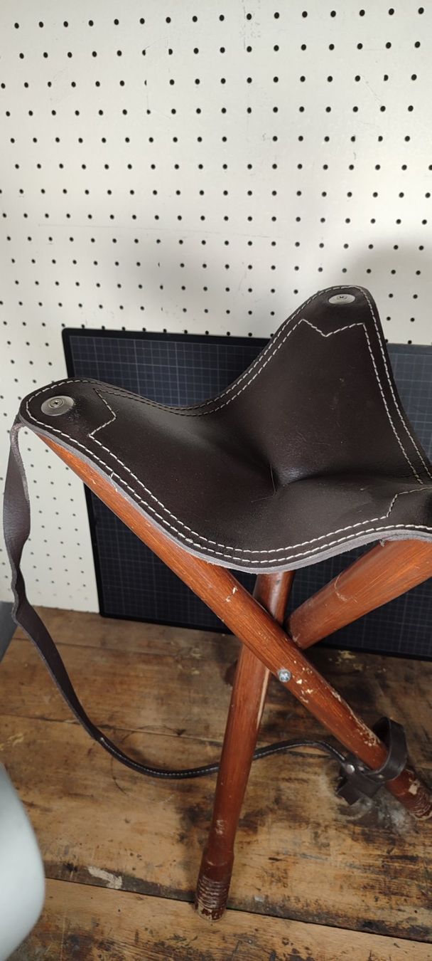 Sedie: Wunderschöner Stuhl zum mitnehmen mit Leder Sitzfläche – Usato da Gelterkinden venduto da MYSTOREFORYOU4460 1