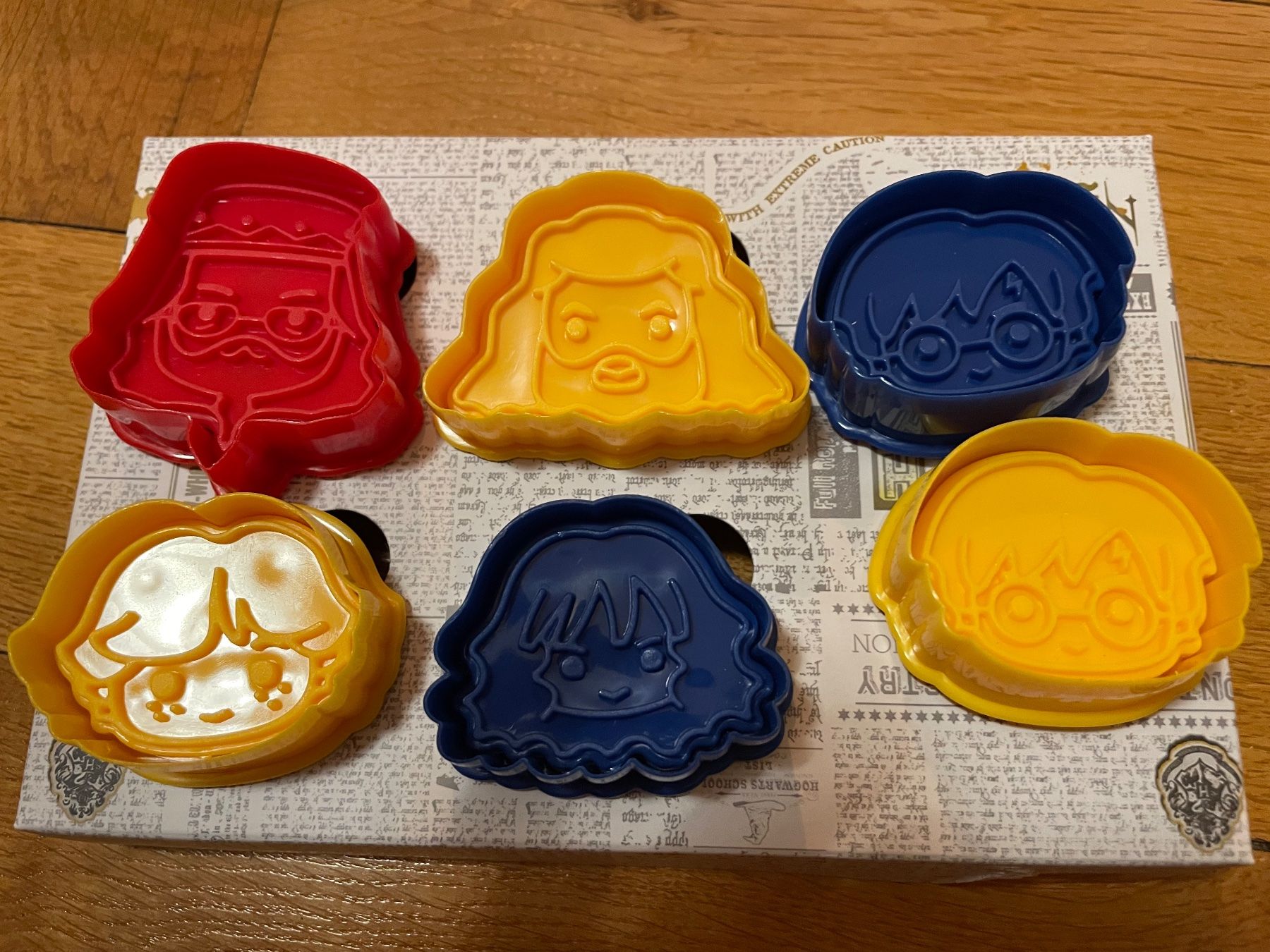 Teglie da forno: 6 Emporte-pièces biscuits Harry Potter – Usato da Lausanne venduto da Elpi2014 2