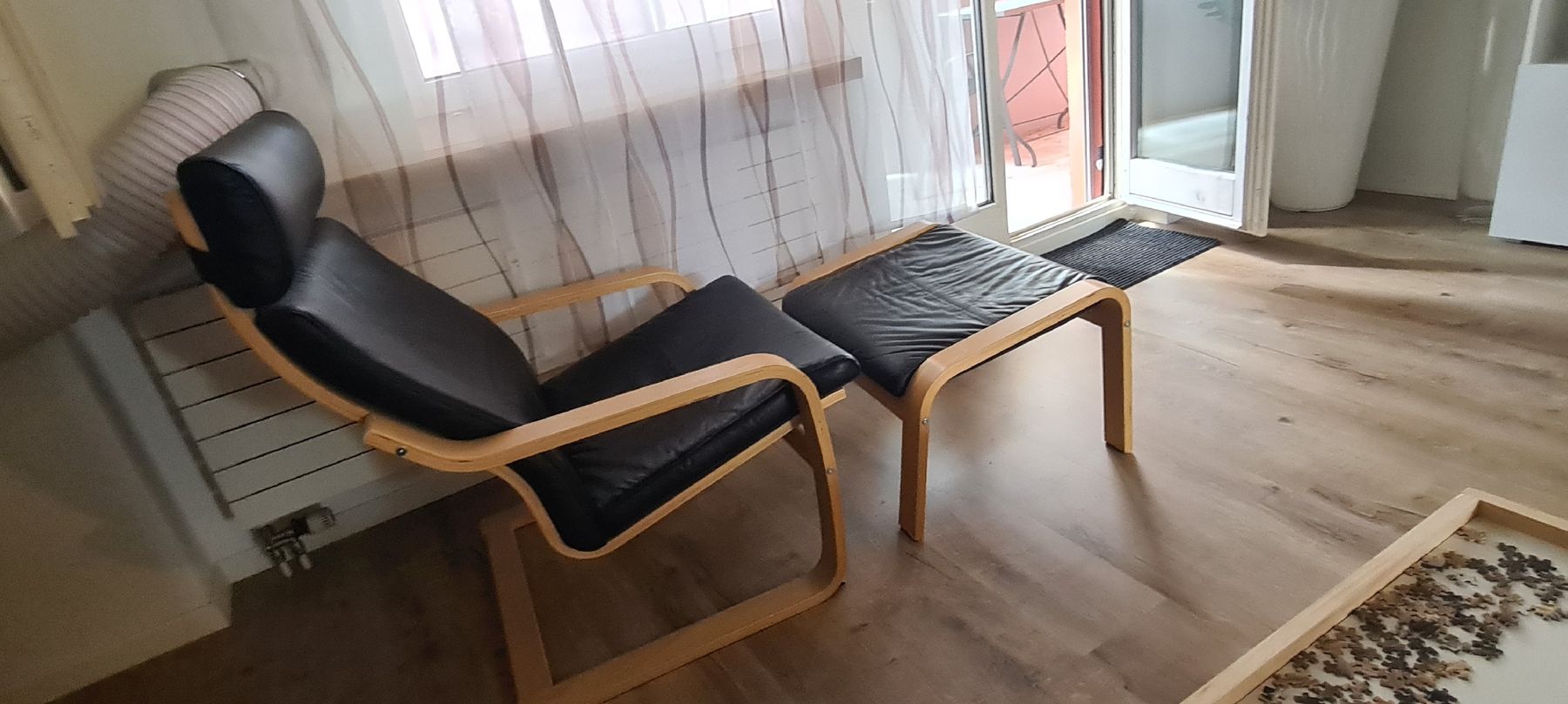 Ikea Sessel: Sessel mit Fusshocker schwarz Lederoptik Holzgestell – Gebraucht aus Rickenbach b Wil von francescor01