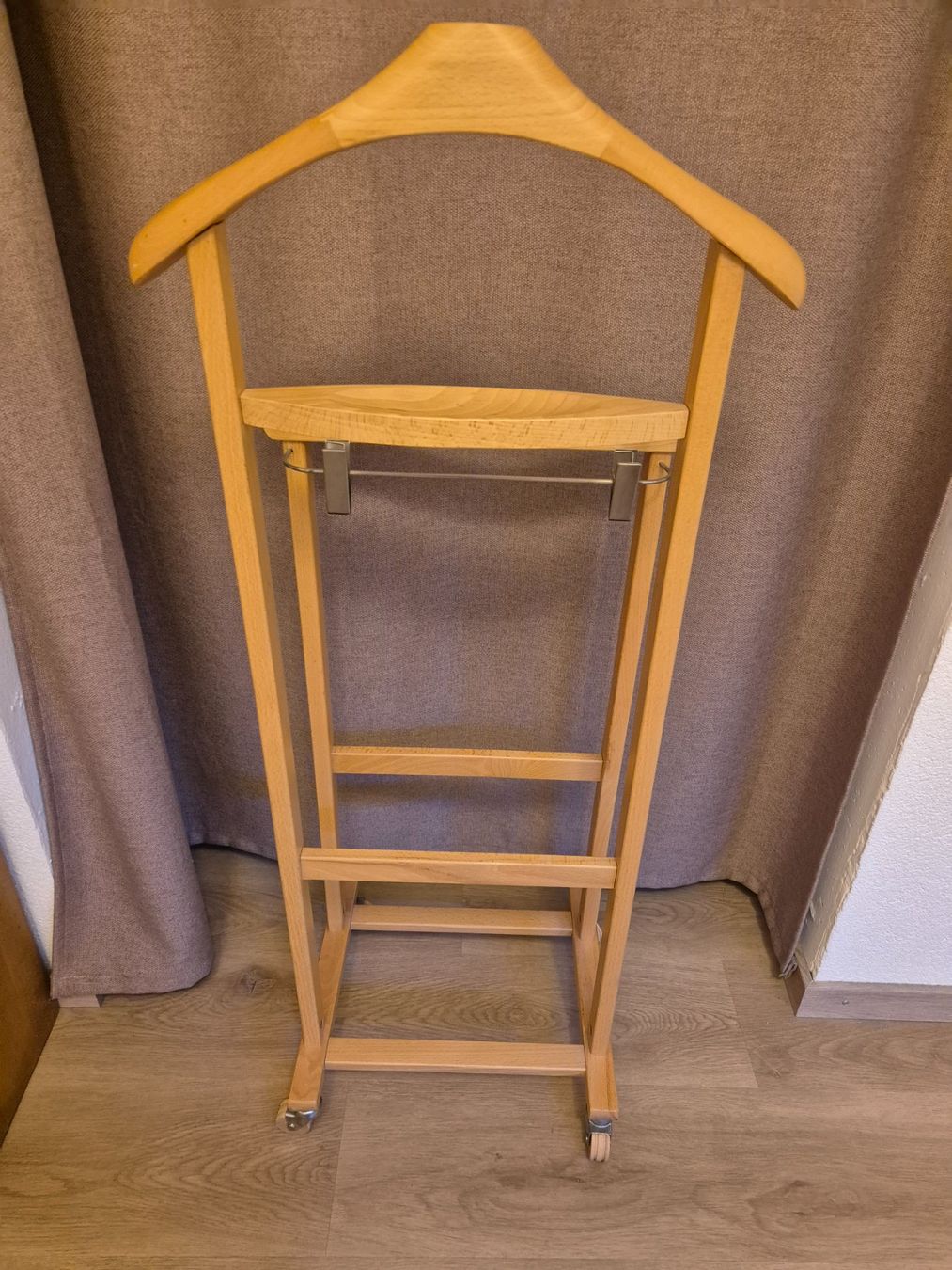 Garderobe: Herren Diener aus Holz – Gebraucht aus Egerkingen von Castel77 3
