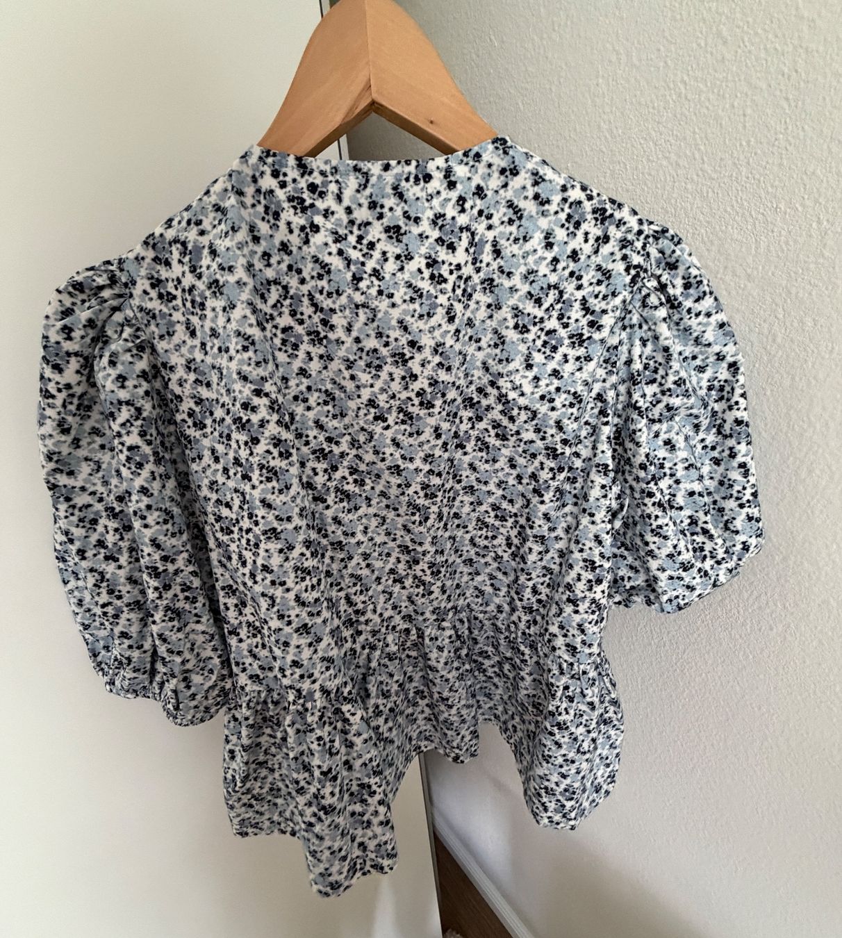Ganni Blusen: Bluse von Ganni – Neu (gemäss Beschreibung) aus St.Gallen von emm_9ydh 1