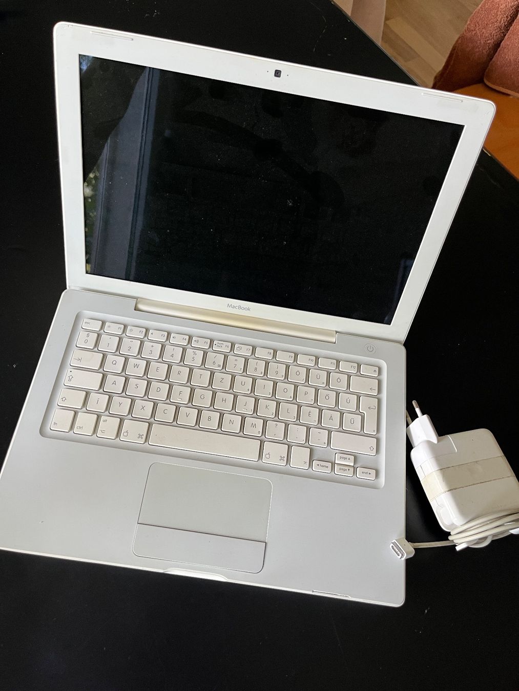 Apple Notebooks: Apple MacBook A1181 weiss – Gebraucht aus Luzern von sisife