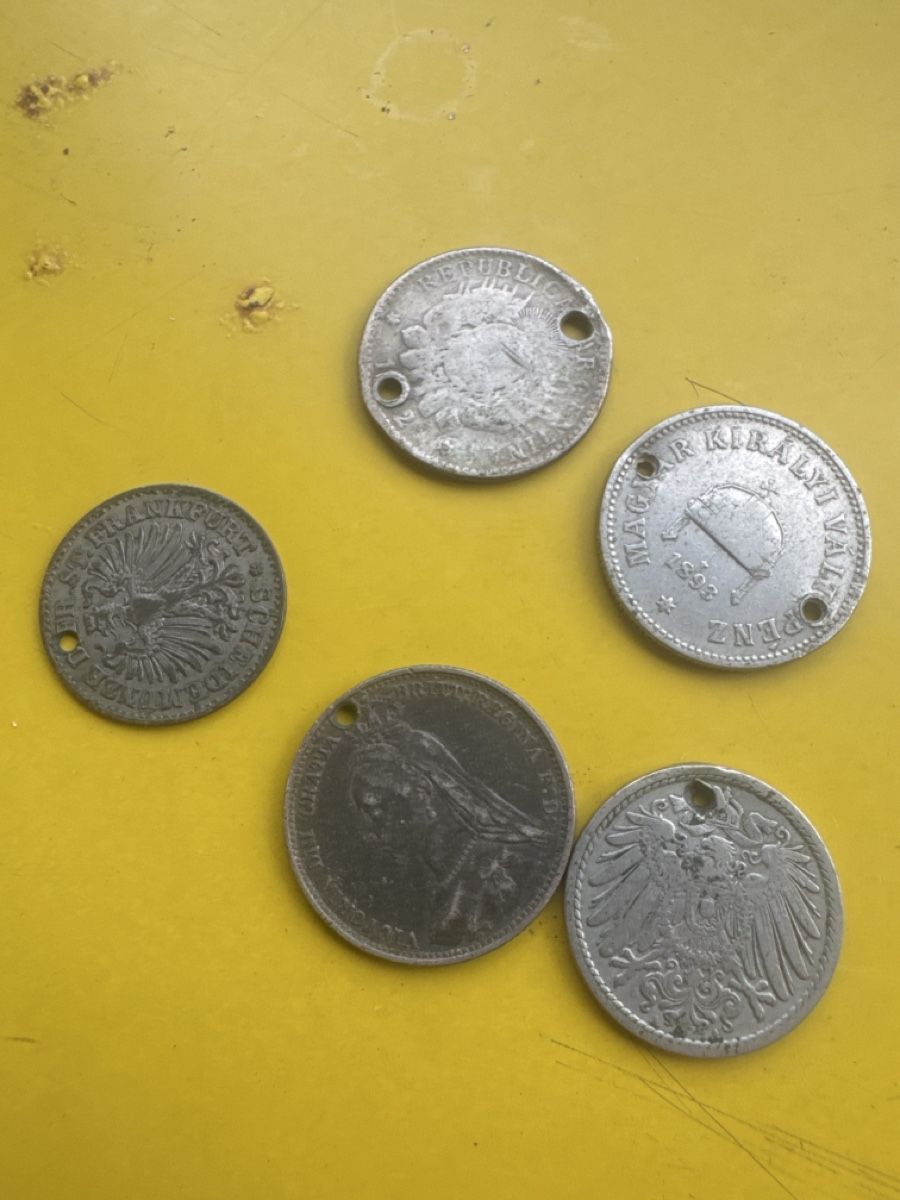 Tutti le monete: Lot de 5 pièces anciennes avec trous état variable – Usato da Lausanne venduto da theodorbagwell