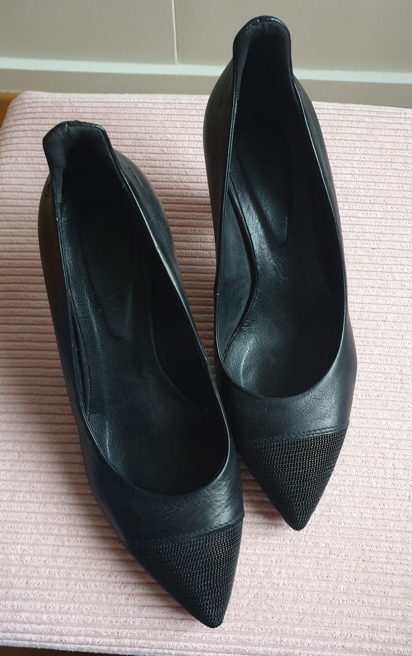 Scarpe da donna: Echtleder Pumps Grösse 37 – Usato da Wil SG venduto da Glitter 6