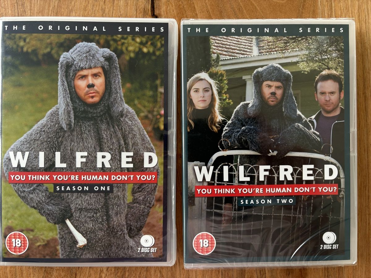 Tutti i DVDs: DVD Set Wilfred - 4 DVDs - Season 1 + 2 – Usato da Belp venduto da brb66