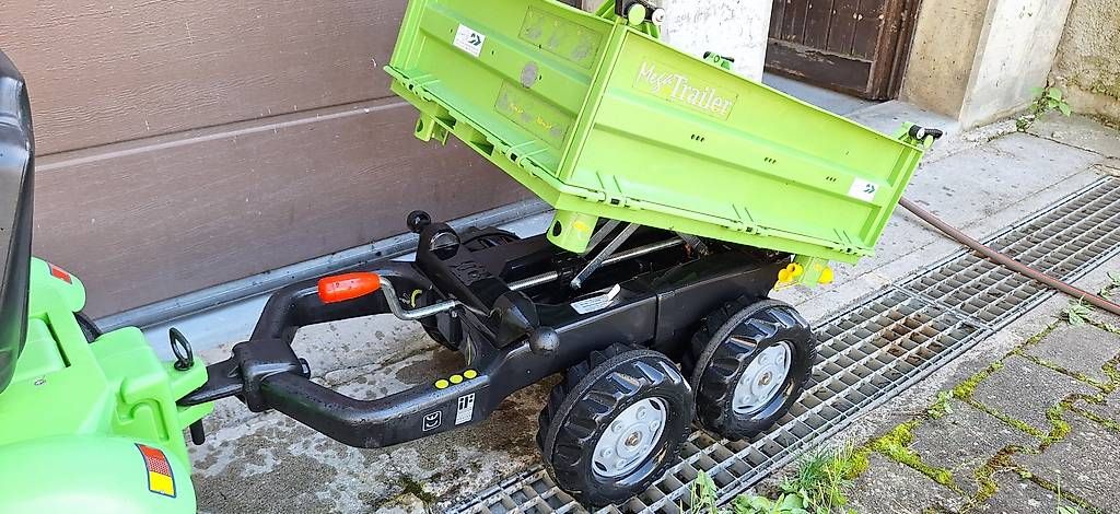 Véhicules pour enfants: Kindertraktor mit Anhänger – D'occasion à Ins par Purry 1