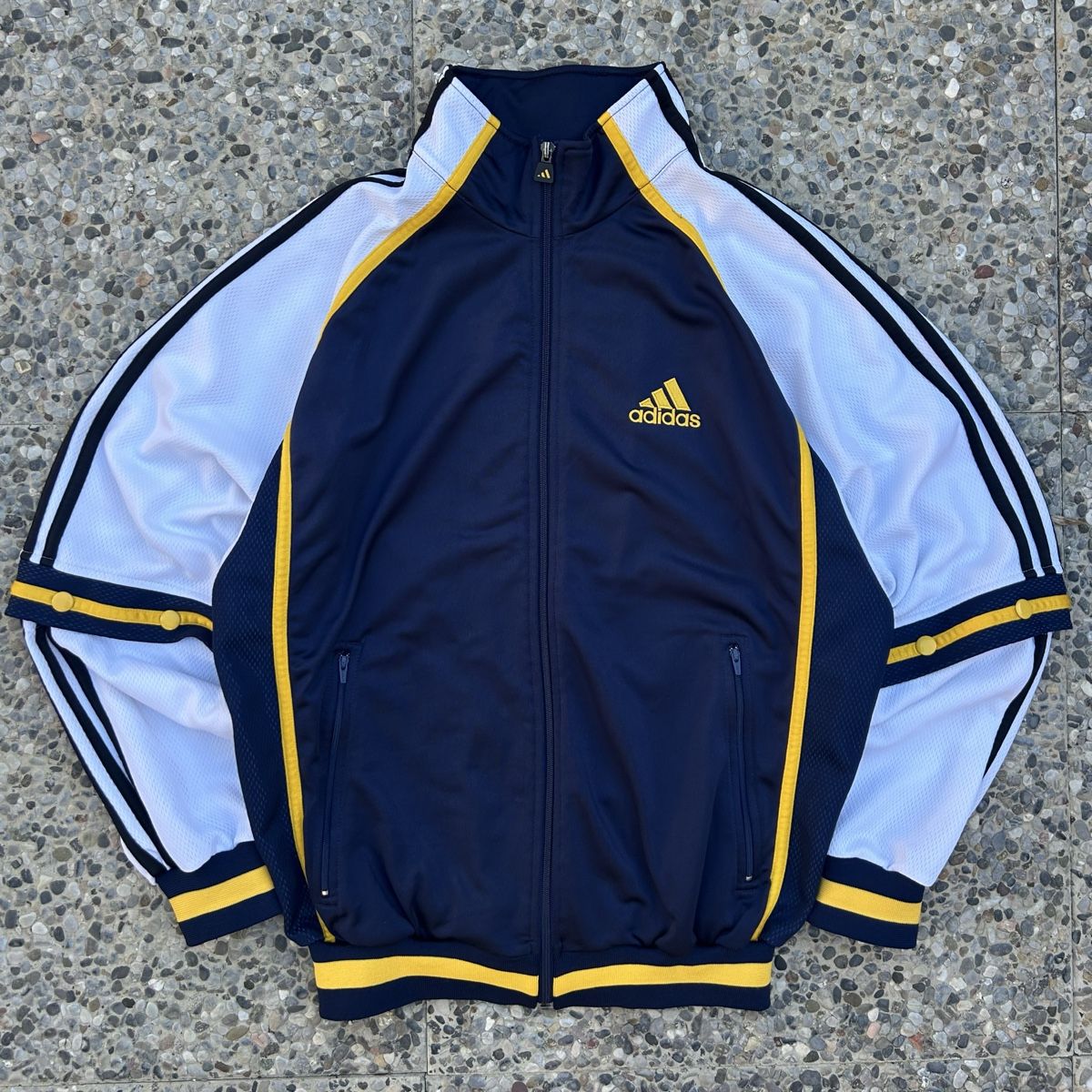 Adidas Giacche: Vintage Adidas Track Jacket – Usato da brent venduto da fukusapes