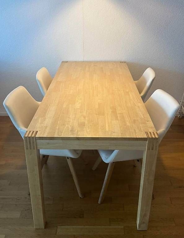 Tavoli: Wunderschöner Holzesstisch + 4 Stühle – Usato da Ostermundigen venduto da ac.dre92 1