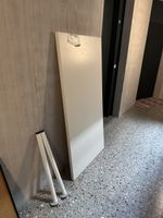 Tischplatte mit passenden Tischbeinen