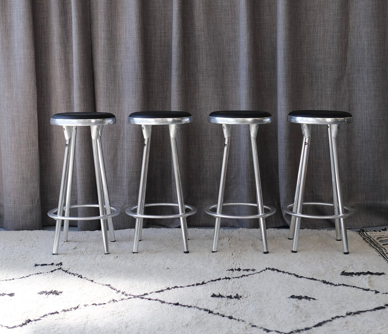 Sgabelli: 4 Bar stools by Joan Casas I Ortinez for Indecasa – Usato da Bern venduto da Zmodern_CON 1