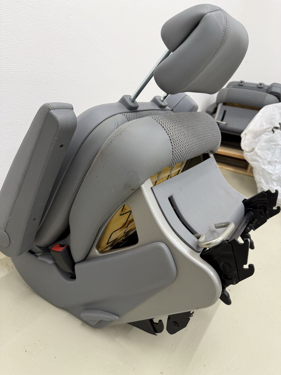 Mercedes-Benz Autres accessoires p. véhicule: Mercedes Viano 2 Sitze zu verschenken  – Neuf (Voir description) à Menzberg par Olimeo2019