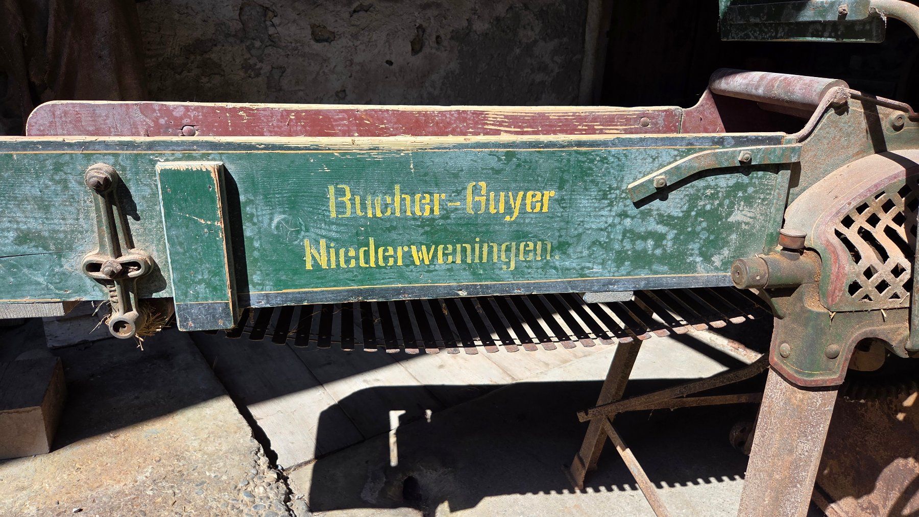 Tutte le decorazioni: Strohschneidmaschine / Kurzfuttermaschine antik – Usato da Kirchdorf AG venduto da hallobox 1